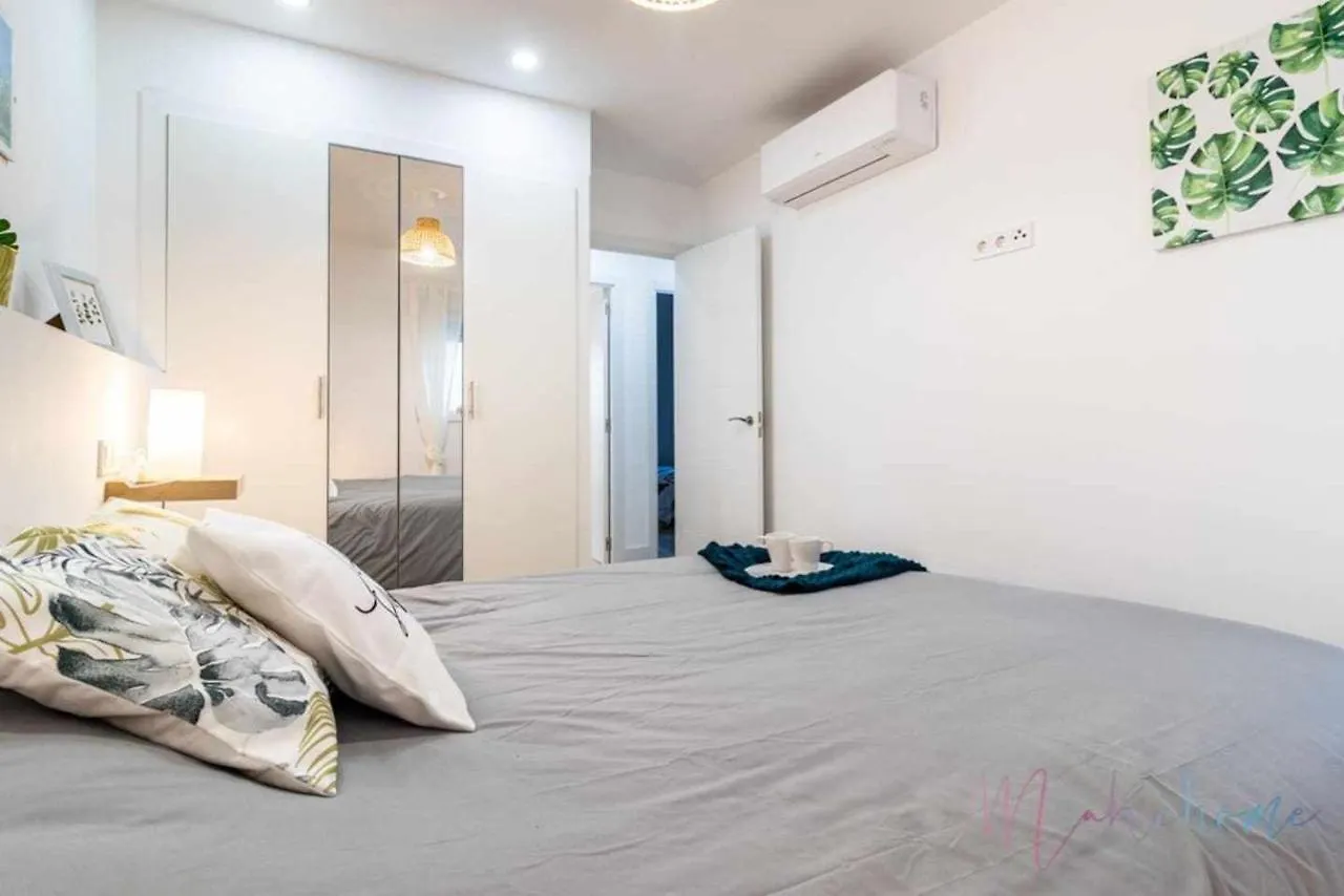 2 Apartamento En Estadio Sevilla 6 Plazas 3 Hab Y Metro 0*, Seville Spain